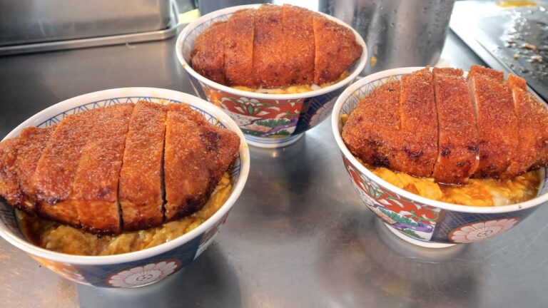 豚４００g厚さ５cm越えの肉厚カツ丼が飛ぶように売れる！丨Katsudon - Japanese Street Food