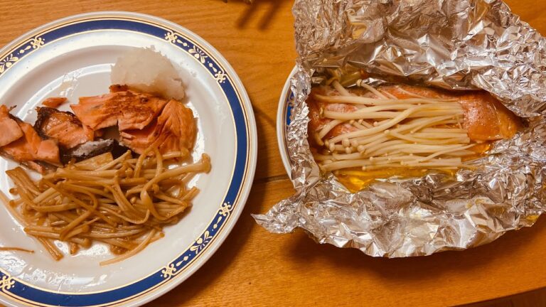 【料理】鮭のホイル焼きと鮭のバター焼き！フライパンと電子レンジを使い仕上げました！♠️