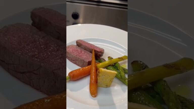 ディナーコースのメイン料理　牛ヒレ肉のソテーマデイラソースを仕上げていく　#shorts