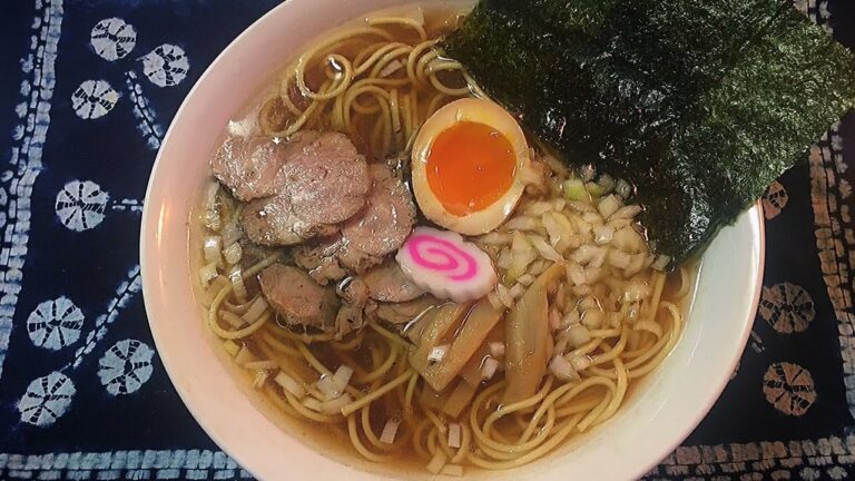 簡易的な支那そば　【豚すね肉】のチャーシューと茹で汁を活用