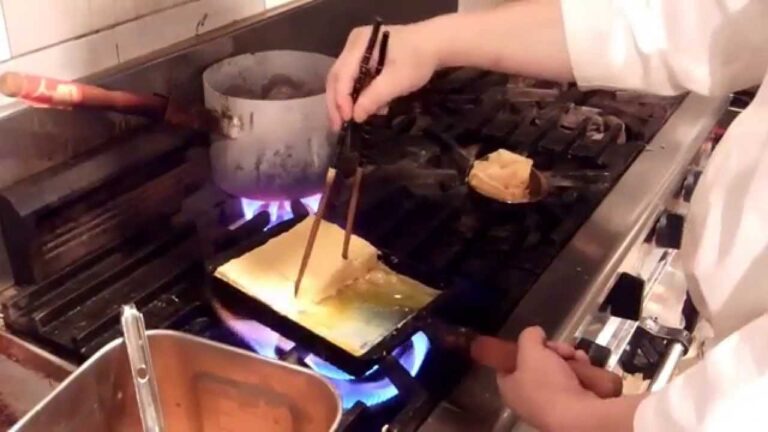 玉子焼きの巻き方・作り方　板前神業　The quickest way to Cook a japanese Omlet(Tamago-yaki)