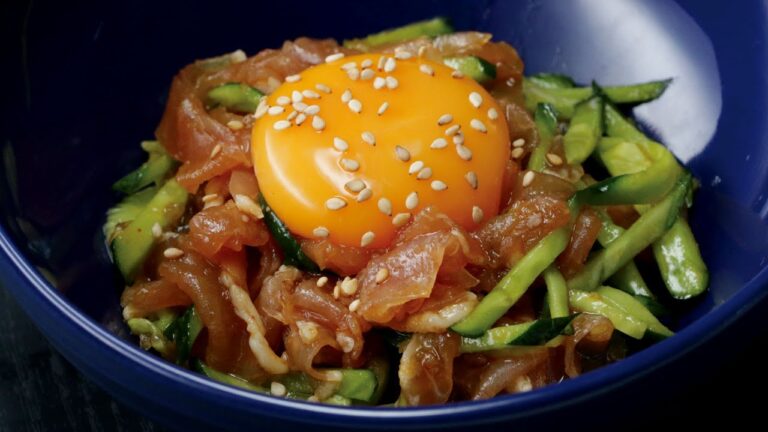 切って混ぜるだけ！おつまみ生ハムユッケ