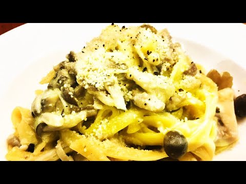 シェフが家庭で作った　きのこと豚肉のパスタ　paste with mushroom and pork