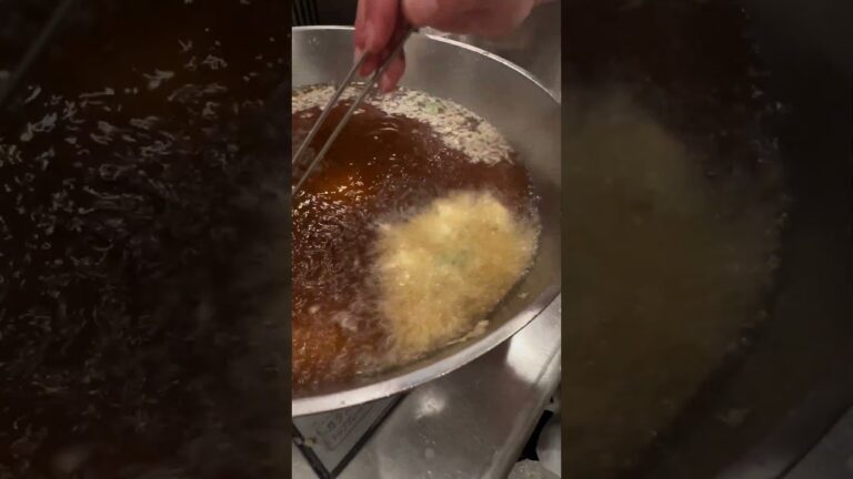 プロが作るかき揚げ！| This is the Mixed-vegetable tempura made by a professional #shorts