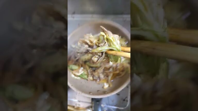 【豚肉、玉ねぎ、キャベツの豆板醤炒め】