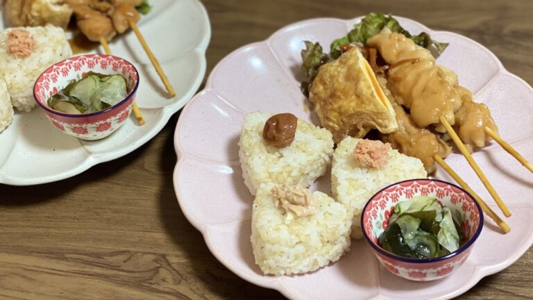 簡単朝昼ごはん／たまごの袋煮／業務スーパー購入の鳥とろ串焼き鳥／握らない簡単おにぎりツナマヨ梅干し焼き鮭／おにぎらず／わかめときゅうりの酢の物／節約レシピ