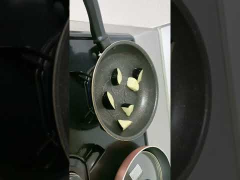 なすは塩をまぶしてから料理すると油の量を減らせるよ／ヘルシー／カロリー