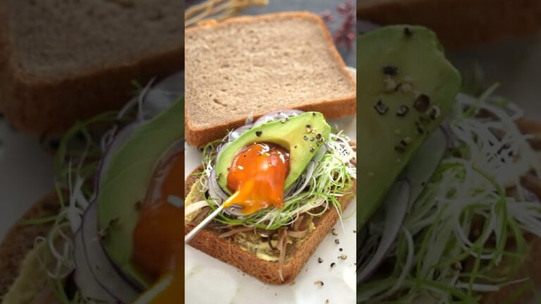 【漬け卵黄がヤバい】アボカドの巣サンドイッチ