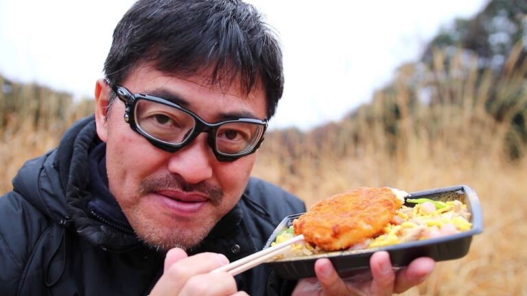 グラコロと五目ちらし寿司 (ファミリーマート)で朝食　美味しい！マック堺