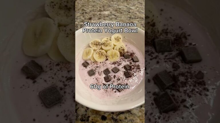 Delicious strawberry banana protein yogurt bowl - 60 grams of protein