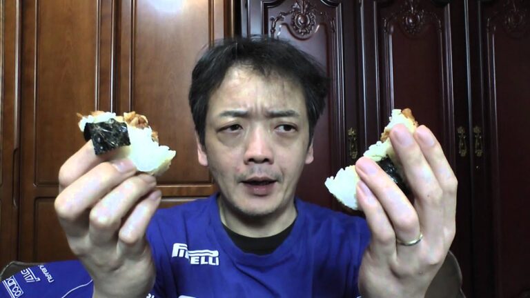 セブンイレブンのサンドおにぎり 旨辛鶏唐揚