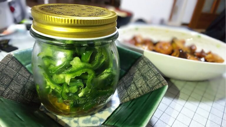 主婦が作る平日の晩御飯【ピーマンの塩昆布和え】と【鶏肉となすの甘辛炒め】