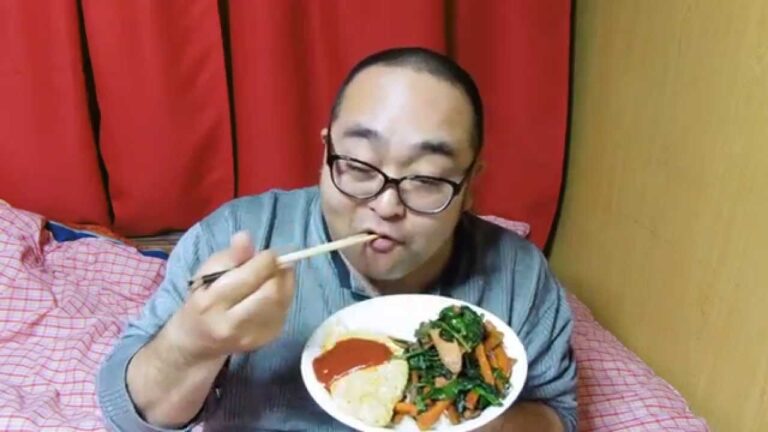 魚肉ソーセージ　ほうれんそう　にんじん　ごま炒め　玉子焼き丼