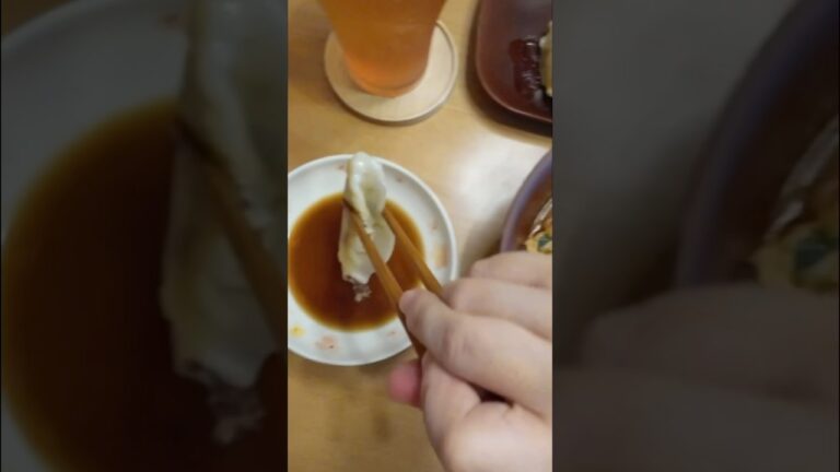 【視点カメラ】戸田久の温めん（ユッケジャンスープ）と餃子｜POV: EARTING FOODS｜MUKBANG｜ASMR #shorts