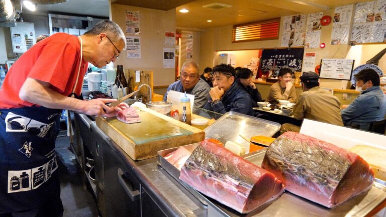 １６歳から料理の道を極めたスゴ腕職人が営む北海道の最強マグロ食堂丨THE BEST Tuna in Sapporo