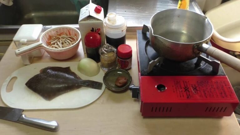 すごくシンプルで素朴な味のカレイの煮付けとキンピラゴボウ。