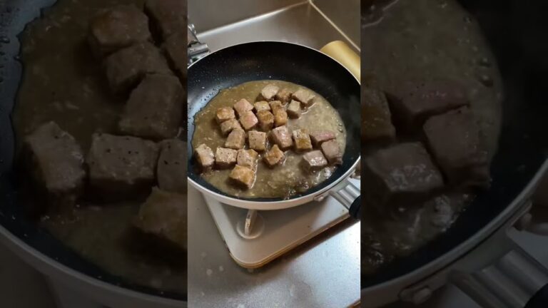【調理】見た目はイマイチ、味はピカイチ。#サイコロステーキ #焼く #寡黙のグルメ #shorts