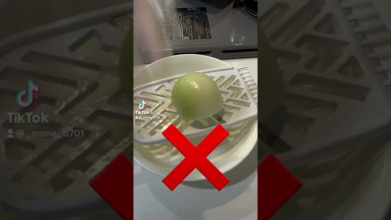 30万回再生‼️1番安全に玉ねぎをスライスする方法 #ショート #shorts #ライフハック #lifehacks #簡単レシピ #玉ねぎレシピ #簡単料理 #slicer