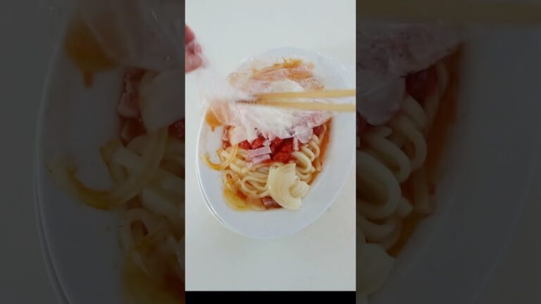 【レンジ1発！アラビアータうどん】 #冷凍うどん #レンジ1発 #shorts  #レシピ #アレンジうどん #アラビアータ #レンジレシピ #電子レンジ #うどん #うどんのアレンジ #トマト缶