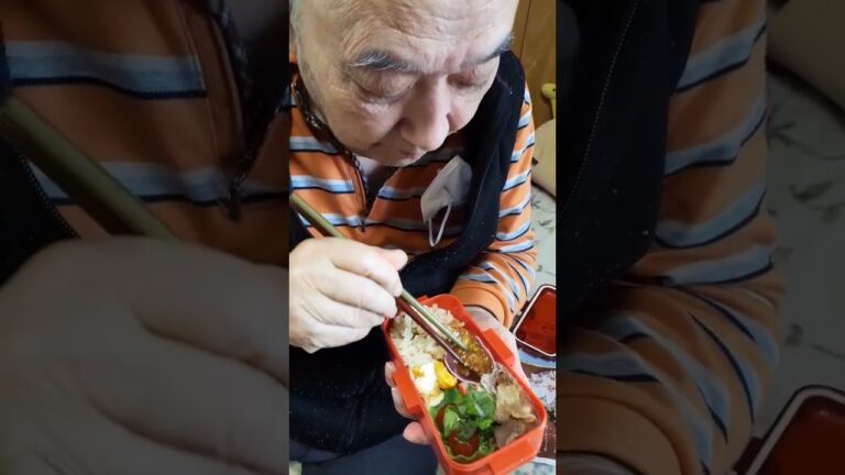 今日も朝ごはんのしらす弁当を食べる父 #japanesefood