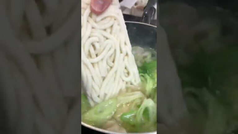 【簡単パパ飯】あっさり美味しい。鶏肉の旨塩うどん#shorts