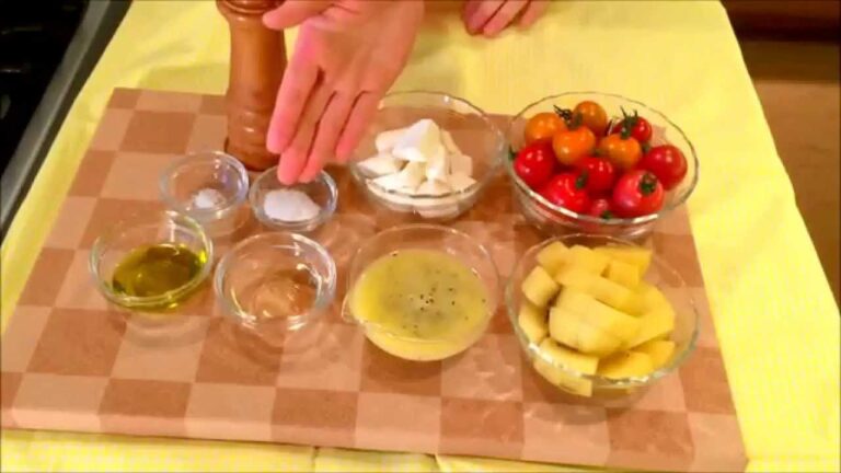 KAGOME トマト 料理レシピ　トマトとキウイのフルーティーサラダ