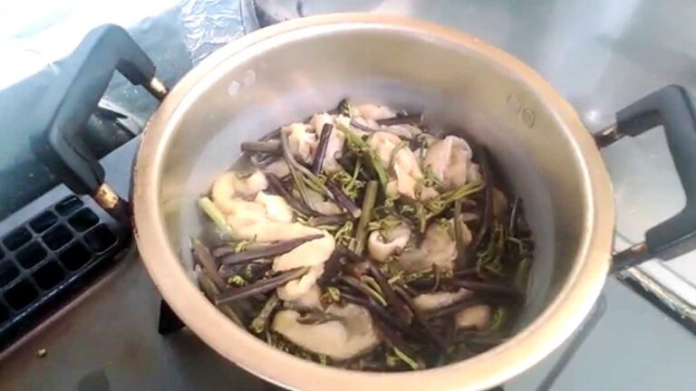 蕨と油揚げの煮物