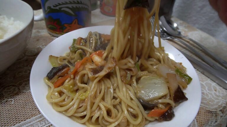 たっぷり具材の五目あんかけ焼きそばを焼いて食べる。Gomoku Ankake Yakisoba Food