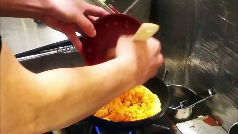 【激むず】早送りではありません！！鬼の高速巻きでロールオムライスを包む！！