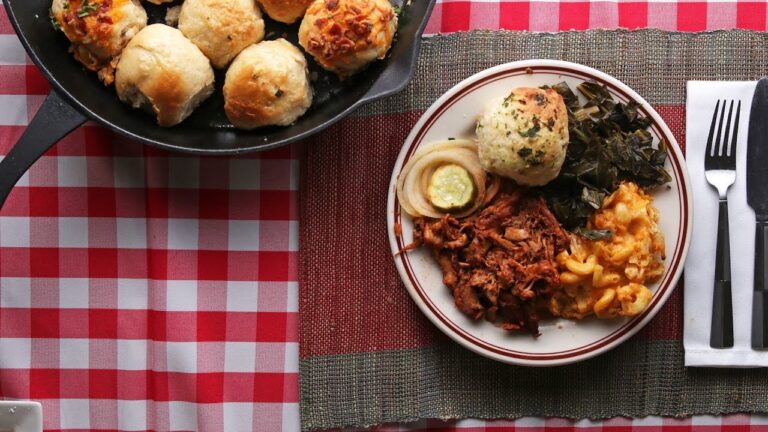 かわいいひと口サイズ😋 スキレットでおつまみちぎりパン