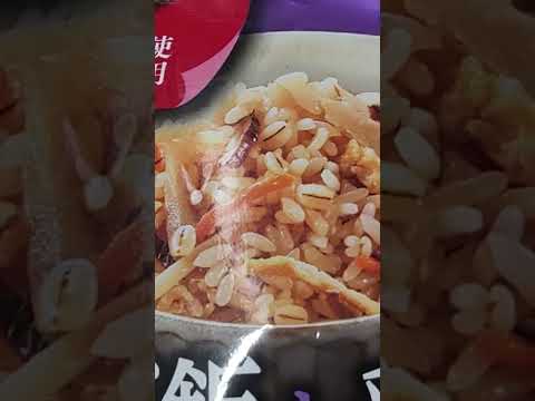 ニップン よくばり御膳。食材13品目使用。小盛りご飯で『五目ご飯と鶏と野菜の黒酢あんかけ』です。即席味噌汁を付けました。少しカロリー高めだけど美味しいよ😋