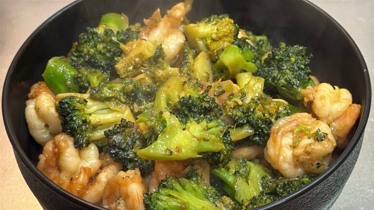 ご飯が止まらない！エビとブロッコリーの濃厚炒め