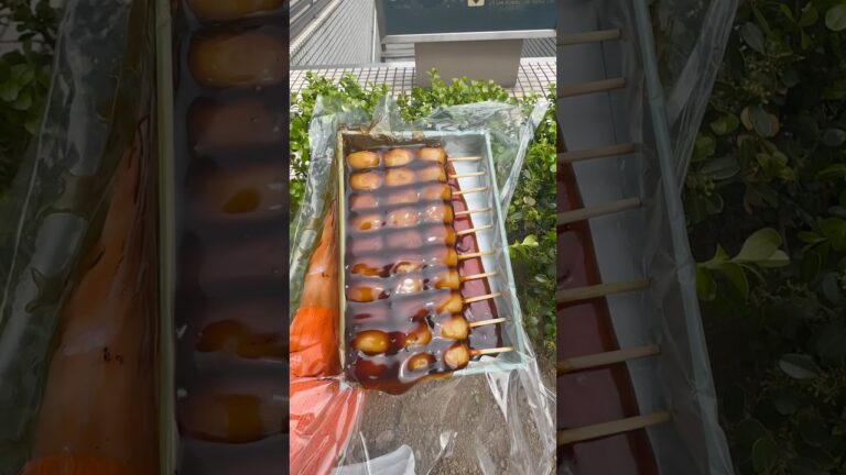 昔ながらの味！タレたっぷりのみたらし団子🍡#大阪グルメ#japanesefood #osakafood #難波グルメ