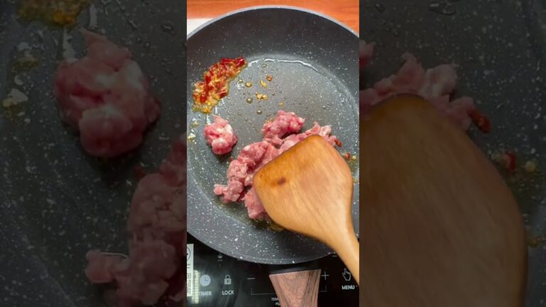 ผัดกระเพราง่ายๆ ฉบับคนขี้เกียจแต่หิวอีกแล้วววววว😋