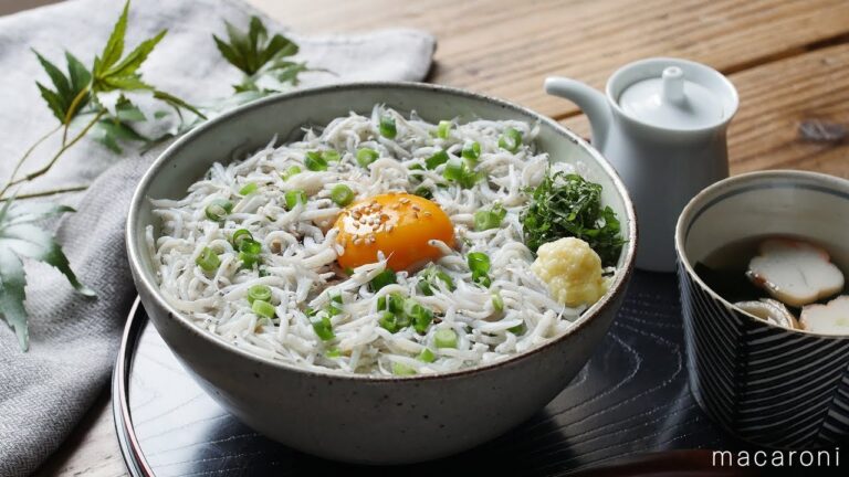 具材をたっぷりのせて！基本の「しらす丼」のレシピ・作り方