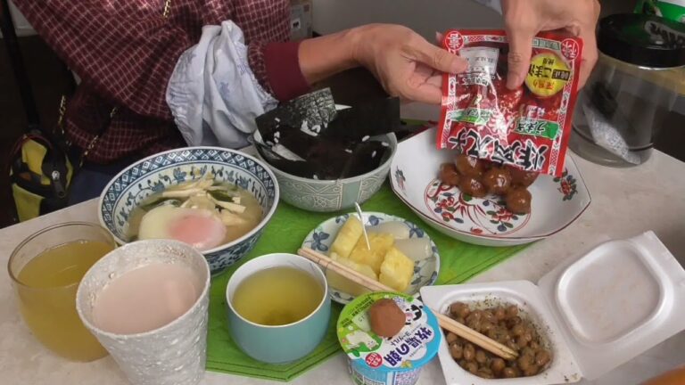 ≪お料理≫・・じゃがいも＆ワカメちゃんのお味噌汁・レトルト角煮・・≪お食事≫