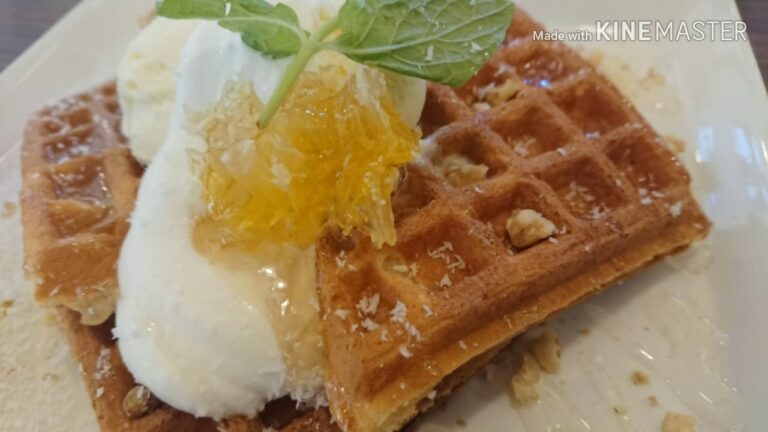 ハチミツワッフル&イチゴミルク😋⤴️👍