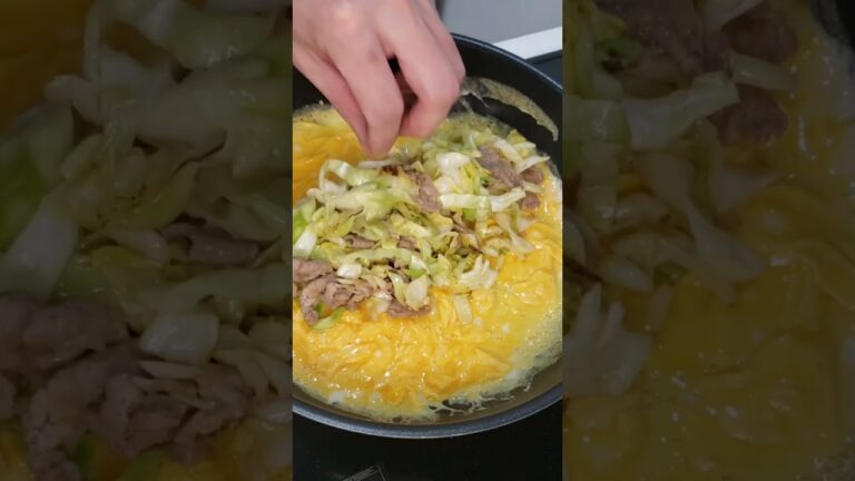 【とんぺい焼きってビールが進んじゃいますよね】豚肉に少しキツめに塩コショウするのがポイントです。