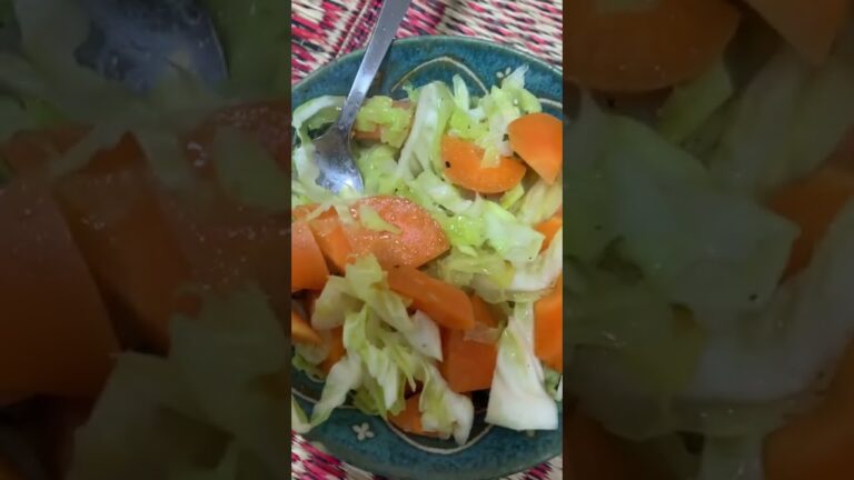 人参とキャベツを油で炒めてバターと塩胡椒で焼きました。