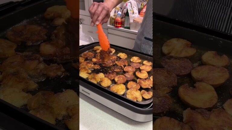 海外バズレシピスマッシュポテトをホットプレートで作ってみた#スマッシュドポテト#ホットプレート #楽しいご飯作り#家族の幸せが僕の幸せ