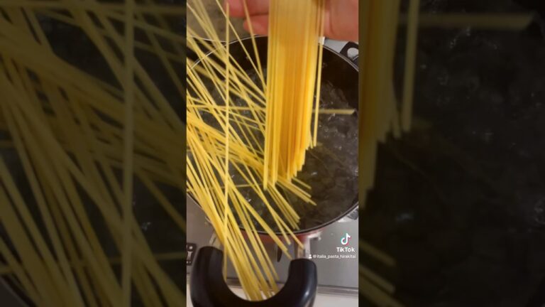 【ドカ食い気絶】しらすのトマトパスタ