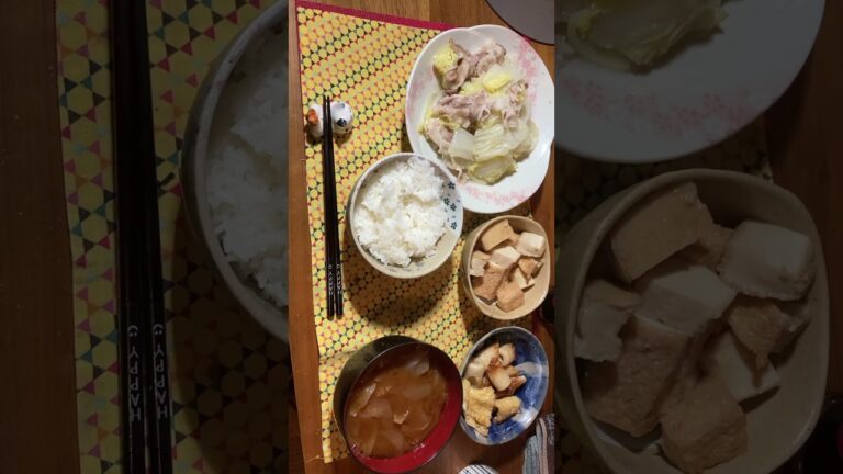 5月30日夕食　豚肉と白菜の蒸し焼き　厚揚げの煮物　ちくわと油揚げの煮物　玉ねぎの味噌汁　体重維持　#食事日記