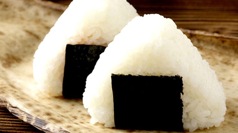 日本の梅かつおおにぎり
