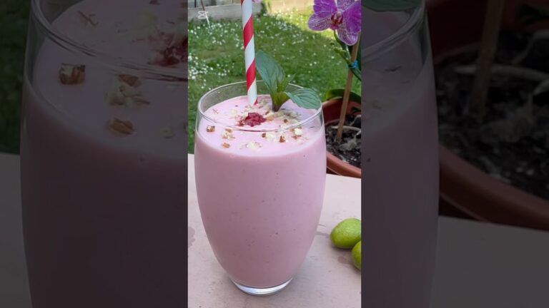 Simple Raspberry banana smoothie#shortsvideo