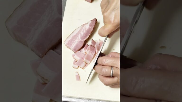 ベーコンと大根葉っぱの炒め。