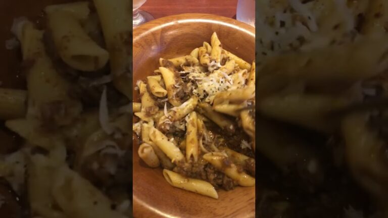 ラムのラグーソース　ペンネ　玉ねぎのズッパ　penne with lamb ragout  onion soup with bread and cheese サイゼリヤ　saizeriya