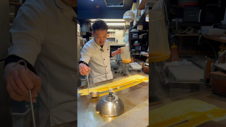 500万再生された鉄板焼き職人のだし巻き玉子。