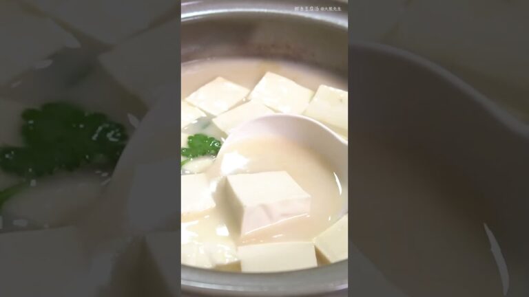 #鲫鱼豆腐汤 奶白奶白的鱼汤，不怕鱼骨头小孩也能喝，营养暖胃