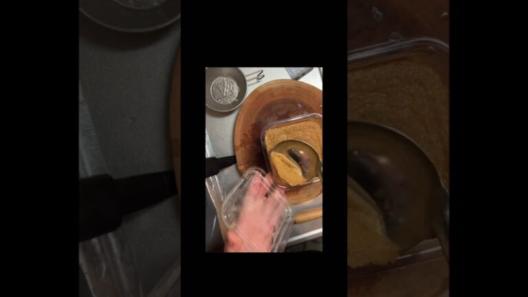 なめこ汁　生姜🫚と味噌となめこだけ　#なめこ　#味噌汁