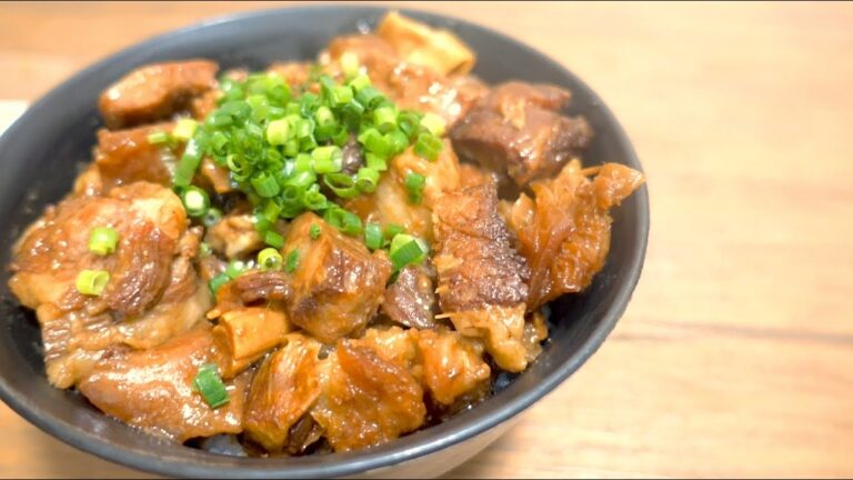 レンチンだけで完成！トロトロの牛すじ土手煮をご飯にぶっかけて食べたらトロけました